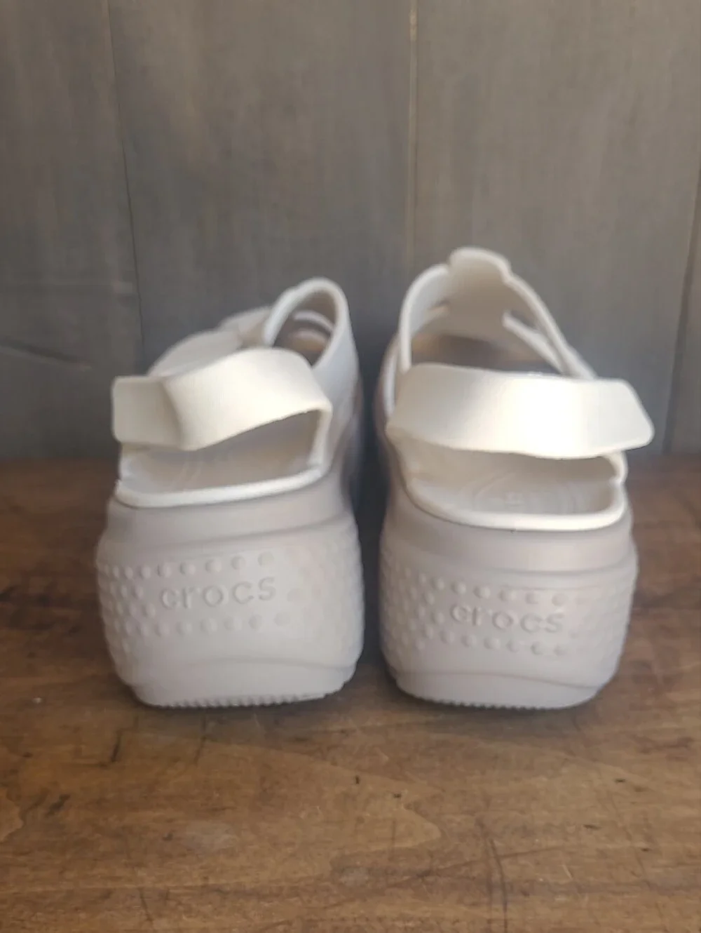EUC CROCS Stomp High Fisherman Sandals Women's sz 7 Cream Rubber Platform Sandal